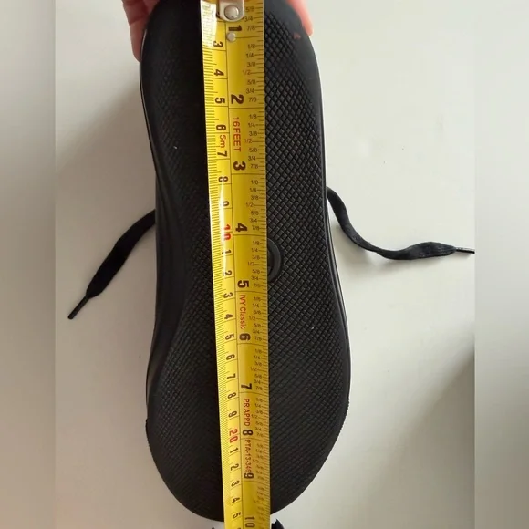 Gucci Black Leather Sneakers with Tiger Embroidery - Picture 12 of 14